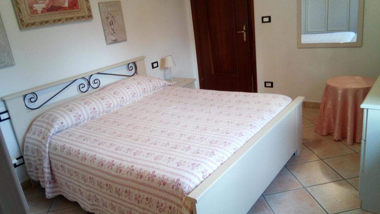 Casa Vacanze L'Agrifoglio Panzió Magliolo Kültér fotó